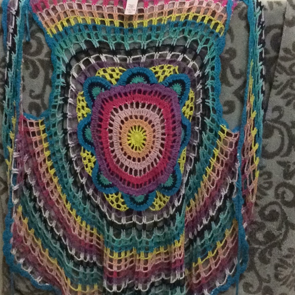 Colorful mesh type sweater